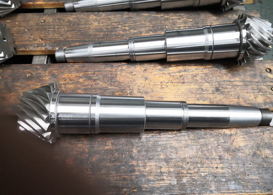 右の螺線形の斜めギヤ シャフト6.5モジュール503mmの長さ