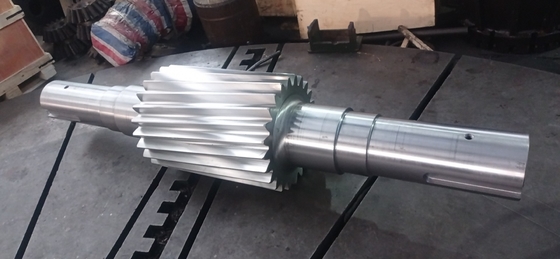 SAE 4340 鋼製左手はすば歯車シャフト DP 1.5 24T 角度 5°