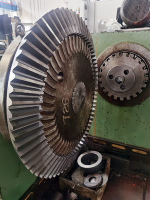 40CrNiMoAは円錐形の粉砕機のためのまっすぐな円錐ギヤ合金鋼の誘導を堅くした